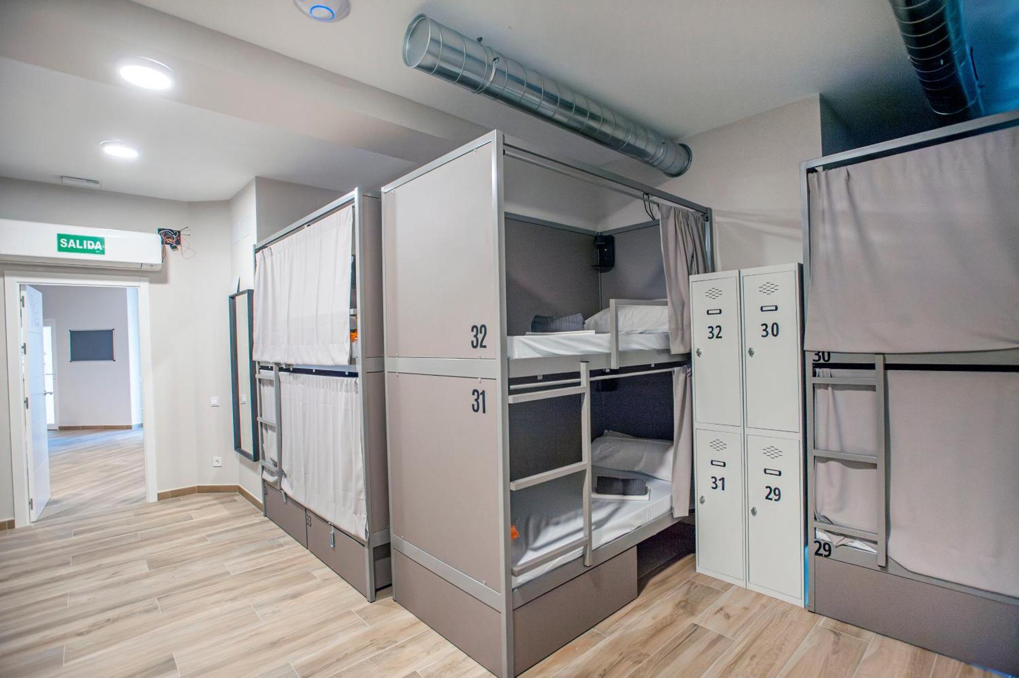 Hostel Dos Estaciones - Albergue Juvenil - Free Towels, Coffee & Tea, Remote Check-In - Alicante — Photos 3